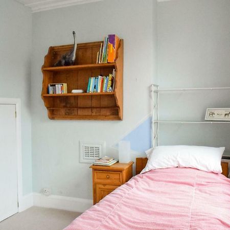 לונדון 3 Bedroom Family House With A Superb Kitchen And Garden מראה חיצוני תמונה